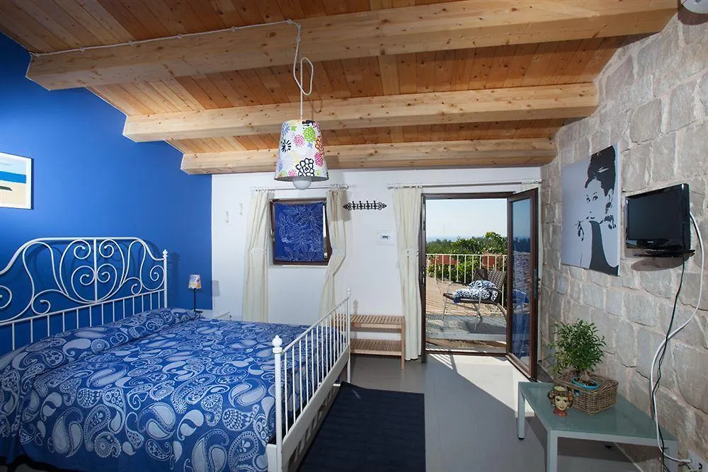 Villa U Marchisi B&B 시클리 3*,